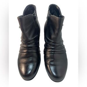 Earth Pegasus Black Ankle Booties Women’s Size 7B